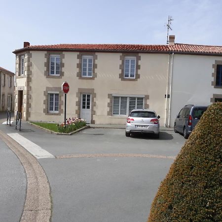 Apartamento Gite De La Fontaine Marsi Saint-Mars-la-Réorthe Exterior foto