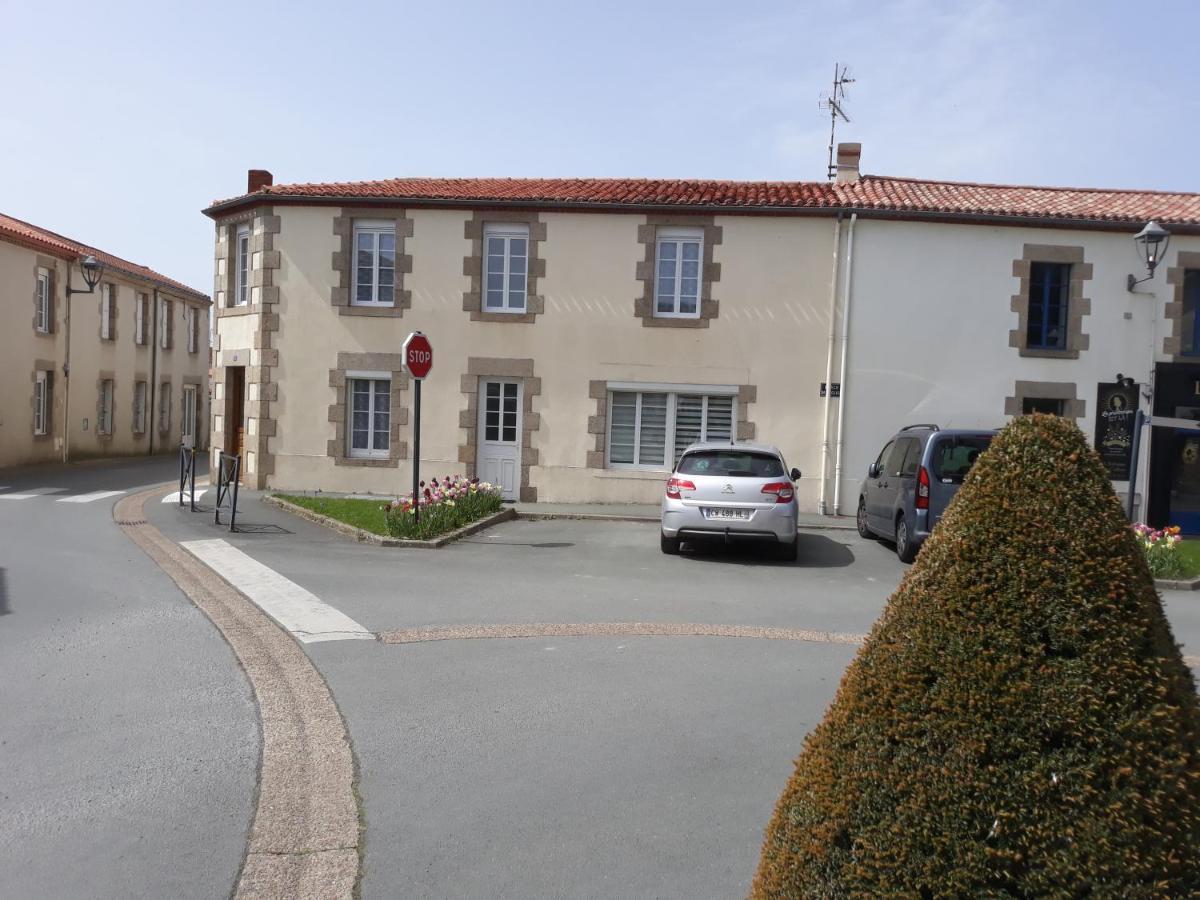 Apartamento Gite De La Fontaine Marsi Saint-Mars-la-Réorthe Exterior foto