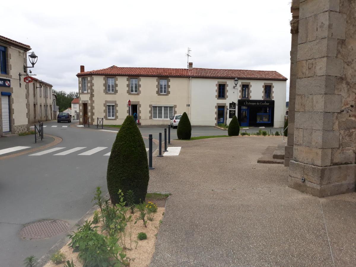 Apartamento Gite De La Fontaine Marsi Saint-Mars-la-Réorthe Exterior foto